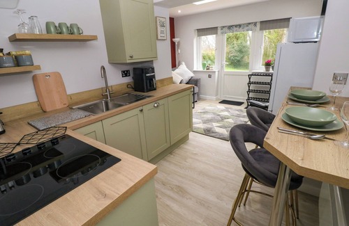 Pembroke Cottage | ORCHARD VIEW, pet friendly, with a garden in Pembroke