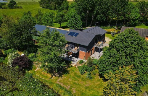 Poppenbull Apartment | Orchard - Water lily farm