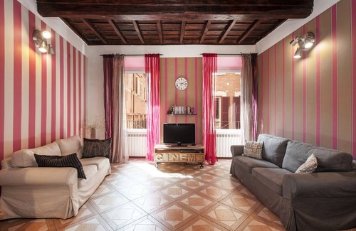 Navona Apartment | Orchid Apartment - charming apartment in the center of Rome
