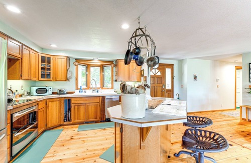 Marcola House | Oregon Farmhouse Hideaway on 53 Acres