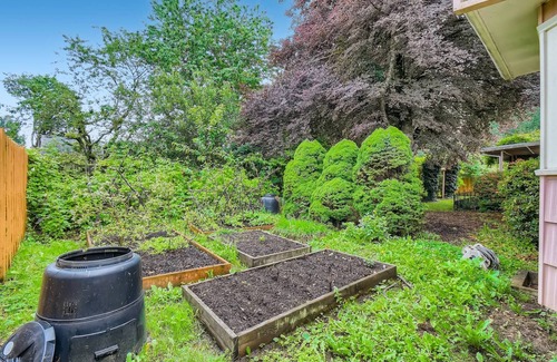 North Gresham House | Oregon Jade Lodging-Two Bedrooms Portland Suburban with crib near PDX