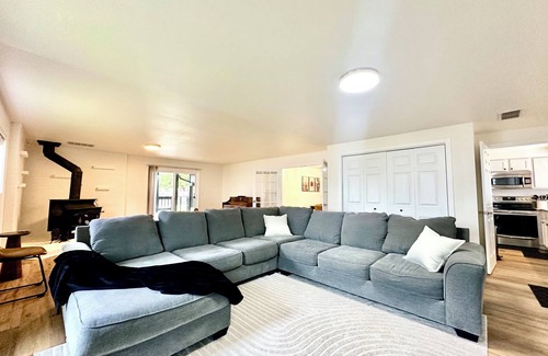 Oregon City House | Oregon Ridge Retreat- Near Downtown Oregon City