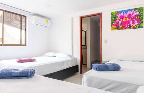 Crespo Hotel | Oresca Hostel - Near Airport!