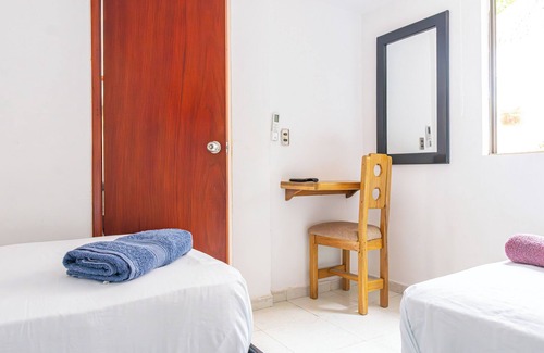 Crespo Hotel | Oresca Hostel - Near Airport!