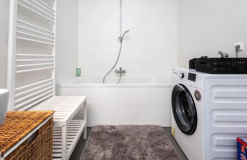 Brigittenau Apartment | OrestaLiving - 2BR On the Danube Canal
