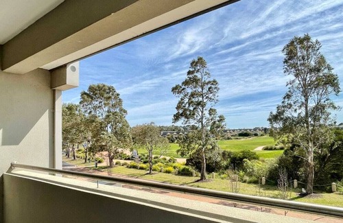 Sanctuary Lakes House | oriental botanical rosewood golf townhouse gym pool and buffet