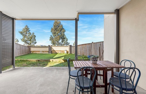 Sanctuary Lakes House | oriental botanical rosewood golf townhouse gym pool and buffet