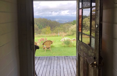 Blackheath Cabin | Original 1895 cottage, magnificent uninterrupted views of valley.
