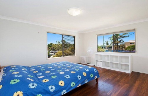 Currimundi Apartment | Original Beach House - No Roads to cross access Dicky Beach -1 Buderim Street Currimundi QLD