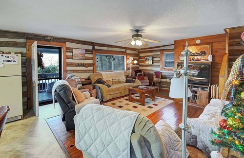 Waynesville Cabin | Original log home in the Smokey Mountains