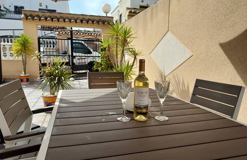 Orihuela Costa Villa | Orihuela - Sleeps 6 - Pool - Parking - PetFriendly