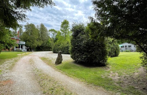 Hope Bay Cottage | Oriole-Cedar Garden Cozy Cottage #2 for a relaxing retreat