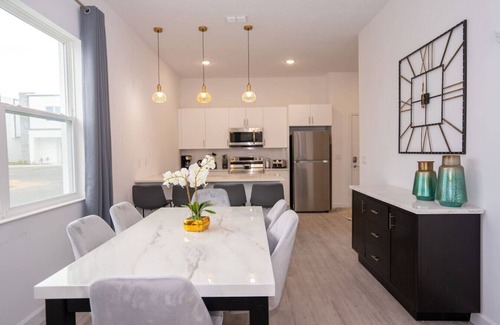 Loughman Apartment | ORL - 347 Famagusta Dr (5B)