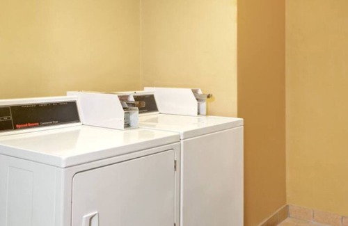 Orlando House | Orlando East UCF Area! 2 Queen Beds, Studio Suite!