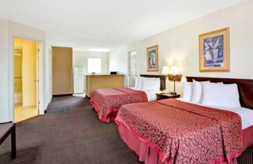 Orlando House | Orlando East UCF Area! 2 Queen Beds, Studio Suite!