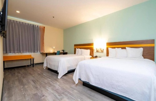 Florida Central Atlantic Coast Hotel | Orlando Getaway: Affordable Unit w/Outdoor Pool and Shuttle to Parks!