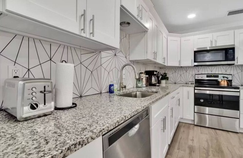 Englewood Park Apartment | Orlando Pool House Vacation Home | Pet Friendly