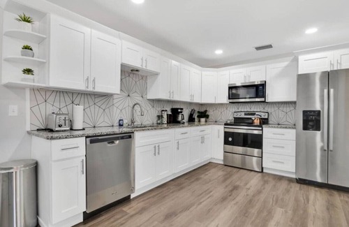 Englewood Park Apartment | Orlando Pool House Vacation Home | Pet Friendly