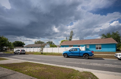 Boggy Creek Apartment | Orlando Studio - Private Entrance! 30 Mins. From Disney & 10 Mins. From Airport