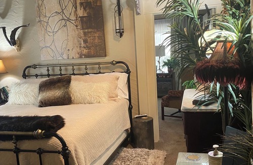 Kerrville Bed & Breakfast | Osage-Orange Suite has a little of the 'past' in it's cozy setting. Come relax!