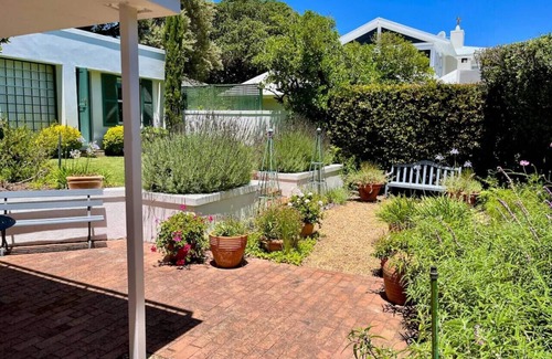 Voelklip Cottage | Osborne Cottage | Private garden | Pet friendly