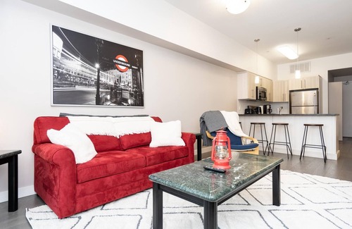 Winnipeg Condo | Osborne Village +Hidden Gem 2 Bdr+Parking+30 Day Minimum (210-369)