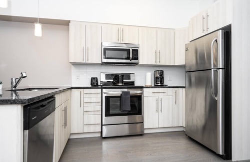 Winnipeg Condo | Osborne Village +Hidden Gem 2 Bdr+Parking+30 Day Minimum (210-369)