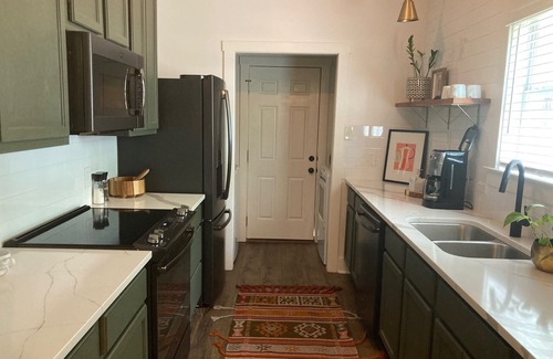 Waco House | Oso Comfortable Cottage - Designed by the Harps - Sleeps 8