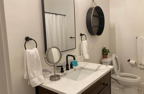 Waco House | Oso Comfortable Cottage - Designed by the Harps - Sleeps 8
