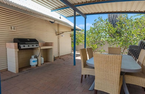 Exmouth Villa | Osprey Holiday Village Unit 102 - 3 Bedroom fully self contained unit