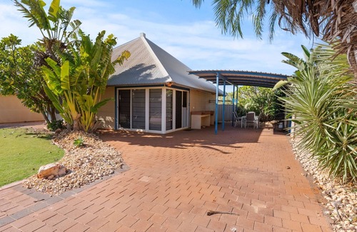Exmouth Villa | Osprey Holiday Village Unit 112 - 3 Bedroom Fully Self-Contained Holiday Accommodation