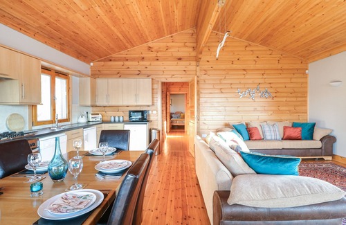 Tattershall Cottage | OSPREY LODGE, pet friendly in Tattershall Lakes Country Park