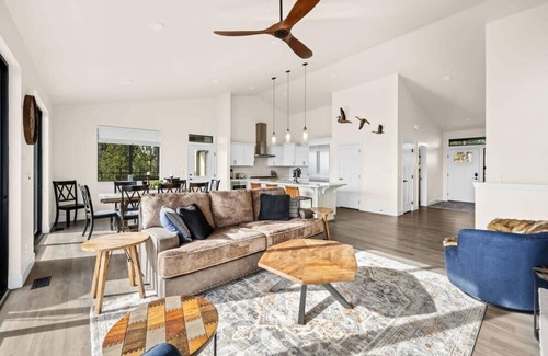 Coeur d'Alene House | Osprey Mountain Lodge | Incredible Lake Views Await You