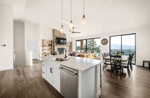 Coeur d'Alene House | Osprey Mountain Lodge | Incredible Lake Views Await You