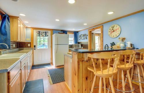 The Bluffs Cottage | Ossipee Lake Cottage w/Screened Porch & Fire Pit!