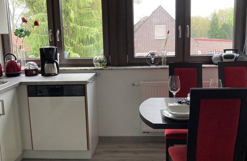 Georgsfeld und Tannenhausen House | Ostfriesensuite: Beautiful, bright vacation apartment with balcony