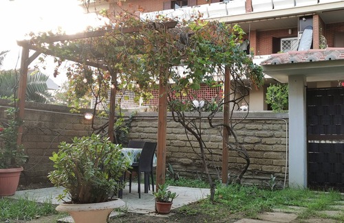 Quartiere XXXV Lido di Castel Fusano Apartment | Ostia, apartment with garden sea front