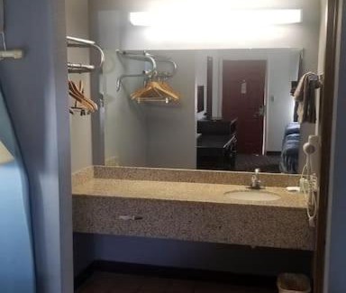 Stillwater Apartment | OSU King Bed Hotel Room 109 Wi-Fi Booking