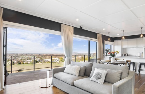 Taradale Cabin | Otatara Lodge Napier