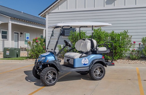 Port Aransas Cottage | OTC #4 Sleeps 8, Pet Friendly, Golf Cart, Shared Pool