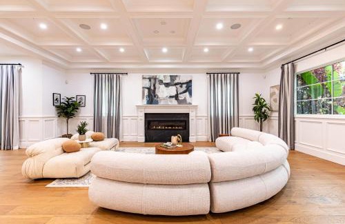 Tarzana Apartment | Otis Ave