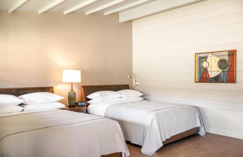 Harbor Springs Hotel | Otis Harbor Springs