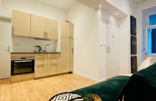 Ottakring Apartment | Ottakring Gem 4-BR Retreat/Breathtaking City Views