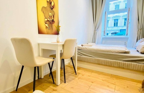Ottakring Apartment | Ottakring Gem 4-BR Retreat/Breathtaking City Views