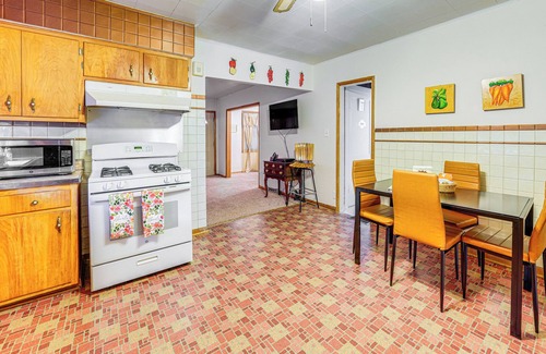 Ottawa House | Ottawa Home w/Porch, Near Starved Rock State Park