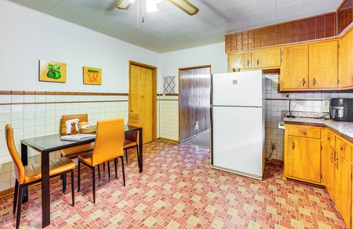 Ottawa House | Ottawa Home w/Porch, Near Starved Rock State Park