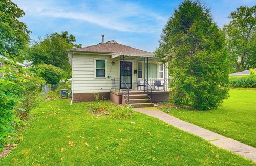 Ottawa House | Ottawa Home w/Porch, Near Starved Rock State Park