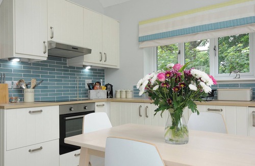 Littleham Cottage | OTTERS LEAP, pet friendly, character holiday cottage in Bideford