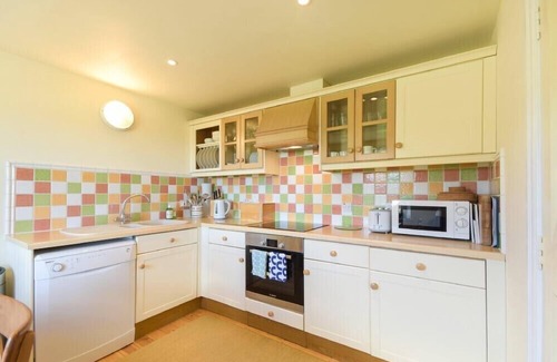 South Charlton Cottage | OTTOLINE COTTAGE, pet friendly, country holiday cottage in Embleton