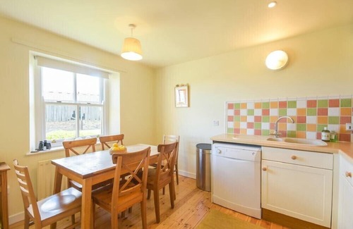 South Charlton Cottage | OTTOLINE COTTAGE, pet friendly, country holiday cottage in Embleton